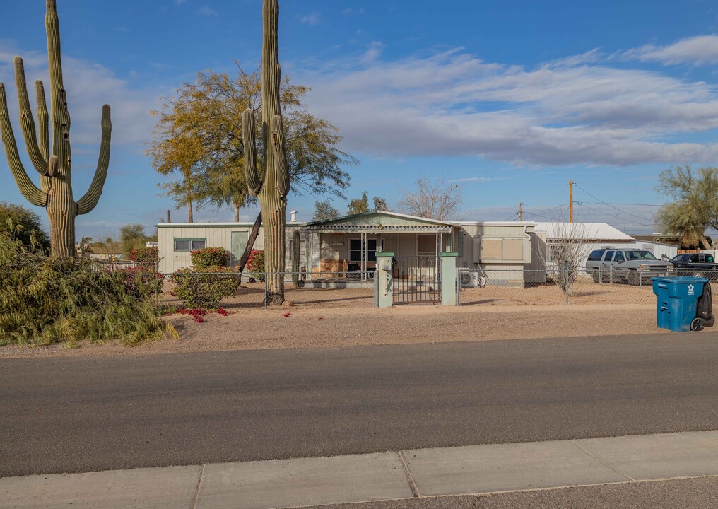 1022 N Main Dr in Apache Junction, AZ - Building Photo