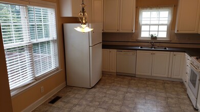 4549 Stimpson Ridge Dr in Winston-Salem, NC - Foto de edificio - Building Photo