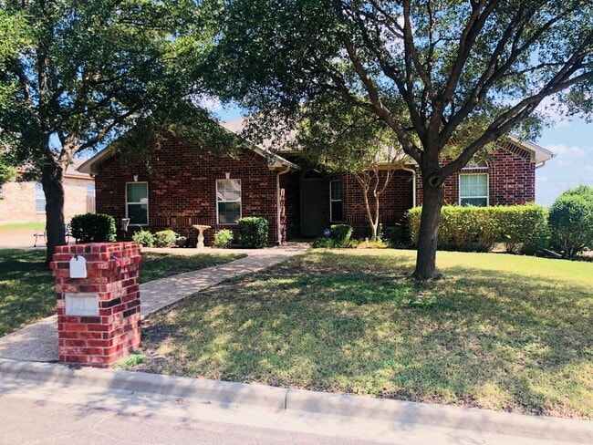 217 Keswick Dr in Hewitt, TX - Building Photo - Building Photo