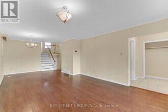 40 Bellbury Crescent in Toronto, ON - Building Photo - Building Photo