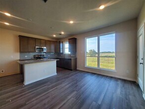 2054 Muscadine Trail in Brenham, TX - Foto de edificio - Building Photo