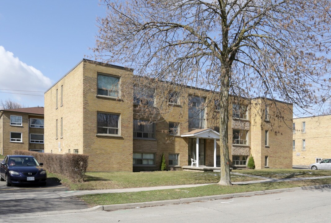 194 Felan Ave in Oakville, ON - Building Photo