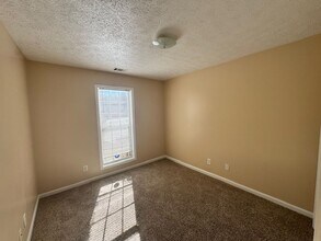 135 Ridgefield Dr in Lagrange, GA - Building Photo - Building Photo