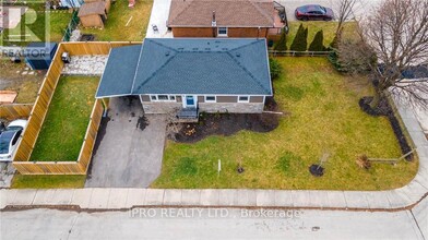 36 Inchlee Dr in Hamilton, ON - Building Photo - Building Photo