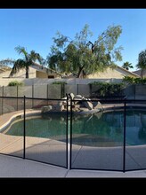 4043 W Desert Hollow Dr in Phoenix, AZ - Foto de edificio - Building Photo