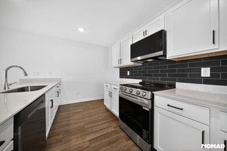 2401 Brookville Dr in Greenville, NC - Building Photo - Building Photo