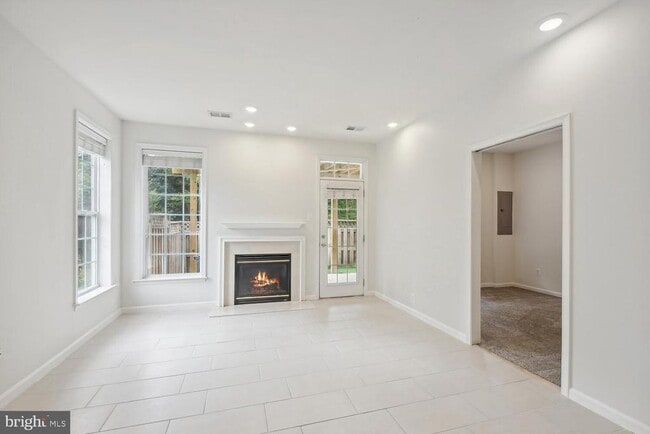 25150 Boomerang Terrace in Stone Ridge, VA - Foto de edificio - Building Photo