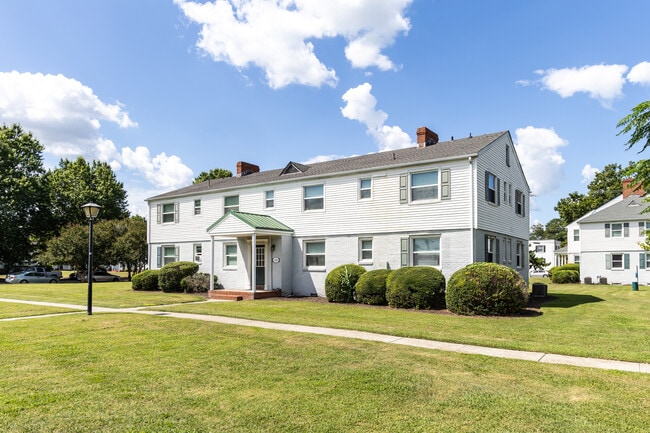 Sterling Oaks Apartments in Norfolk, VA - Foto de edificio - Building Photo
