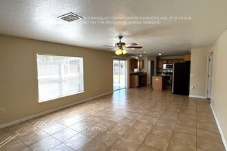 2553 SW Grotto Cir in Port St. Lucie, FL - Foto de edificio - Building Photo
