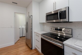 1211 Sorolla Ave in Coral Gables, FL - Building Photo - Building Photo