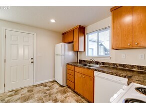 1760 W 18th Ave in Eugene, OR - Foto de edificio - Building Photo