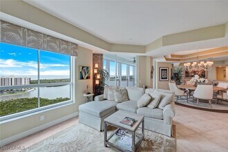 295 Grande Way in Naples, FL - Building Photo - Building Photo