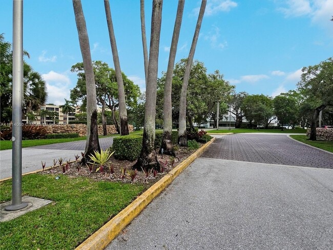 7380 NW 1st St in Plantation, FL - Foto de edificio - Building Photo