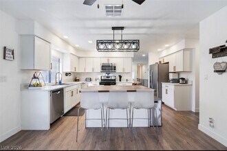 712 Glen Abbey Cir in Las Vegas, NV - Building Photo - Building Photo