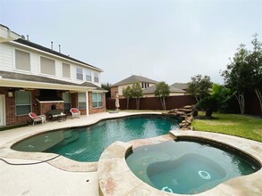 12902 Southern Ridge Dr in Pearland, TX - Foto de edificio - Building Photo