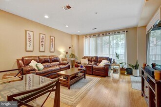 934 N 3rd St in Philadelphia, PA - Foto de edificio - Building Photo