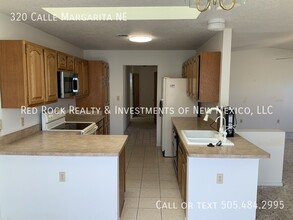 320 Cll Margarita NE in Los Lunas, NM - Foto de edificio - Building Photo