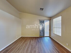 8340 Spruce Meadows Ave in Las Vegas, NV - Building Photo - Building Photo