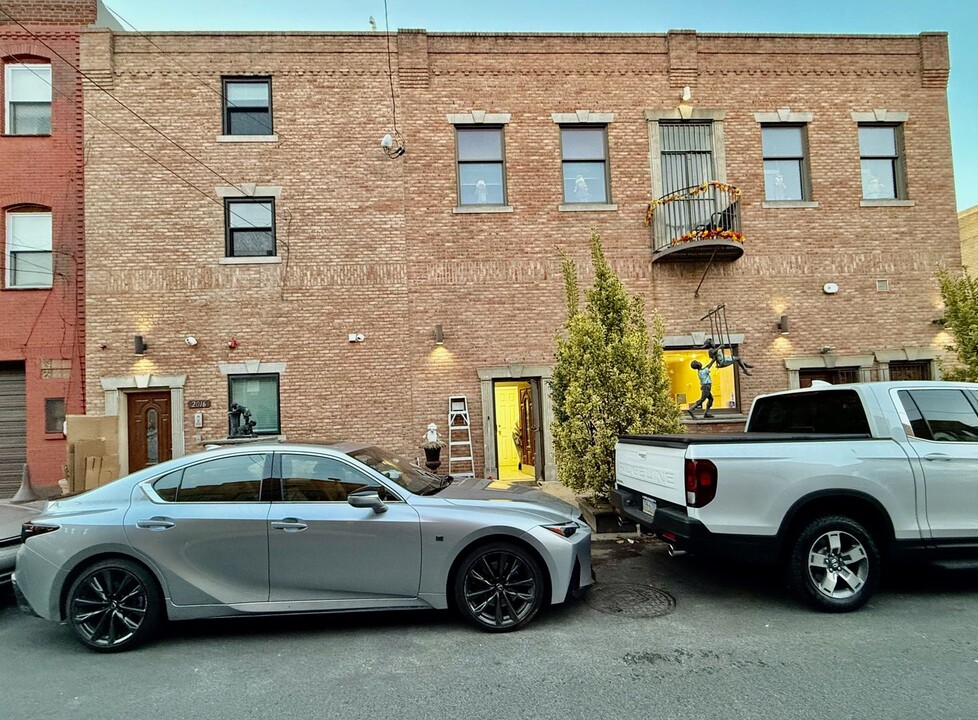 2016 S Juniper St in Philadelphia, PA - Foto de edificio