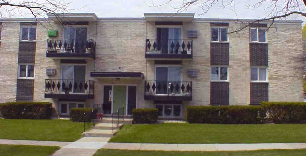 Alice Apartments in Waukegan, IL - Building Photo