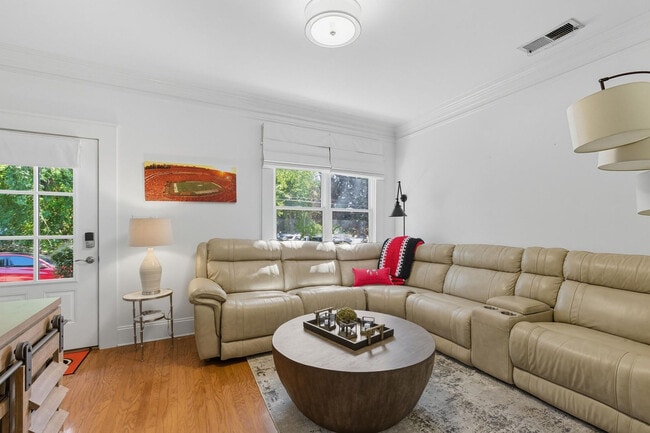 property at 4 Dearing St