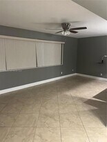 8420 NW 24th Ct in Sunrise, FL - Building Photo