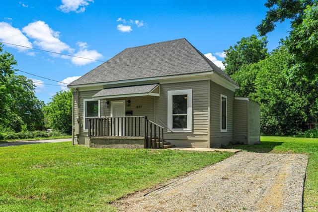 property at 827 W Ellis St