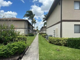 4790 S Cleveland Ave in Ft. Myers, FL - Building Photo