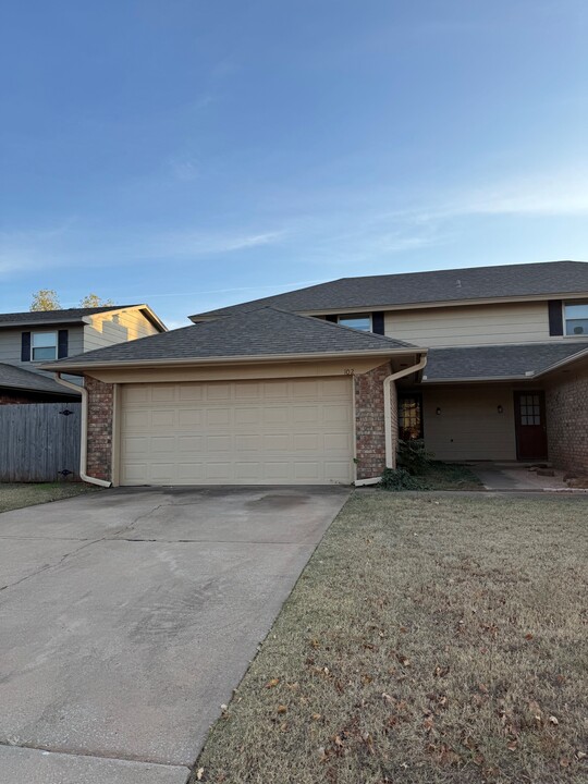 102 Sahoma Terrace in Edmond, OK - Building Photo