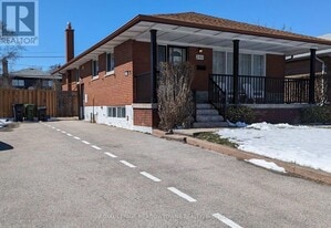 240 Wellesworth Dr in Toronto, ON - Building Photo