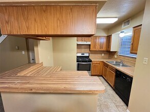 4906 Deer Point Dr in Spring, TX - Building Photo - Building Photo