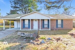 10571 Chateau Dr in Olive Branch, MS - Building Photo