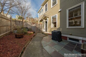 77 Columbus Ave, Unit 1 in Somerville, MA - Foto de edificio - Building Photo