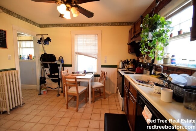 98 Beechcroft St in Boston, MA - Building Photo - Building Photo