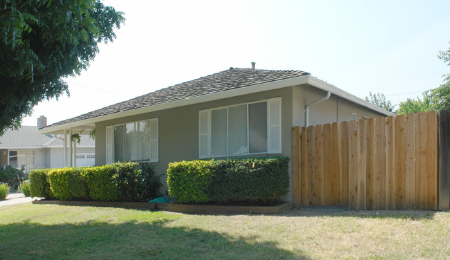 919 Sherman Oaks Dr in San Jose, CA - Foto de edificio - Building Photo