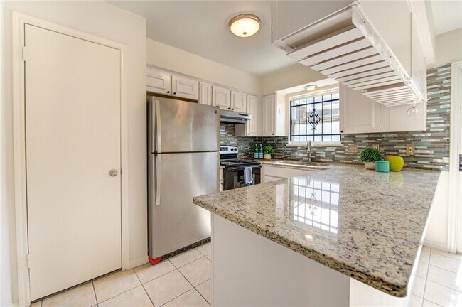 14633 Perthshire Rd