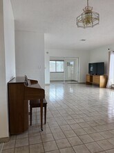 957 W 67th St in Hialeah, FL - Building Photo - Building Photo