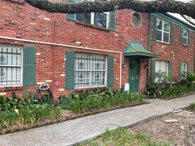 11639 Chimney Rock Rd in Houston, TX - Building Photo