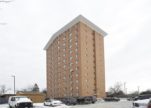 Hiawatha Towers in Minneapolis, MN - Building Photo - Building Photo