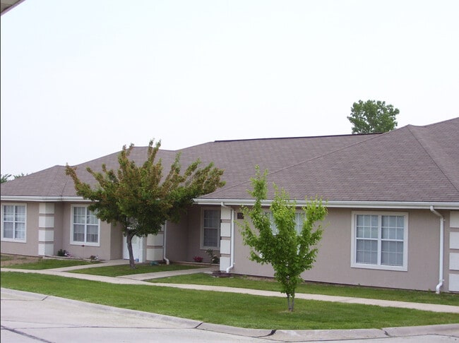 Westchester Village of Oak Grove in Oak Grove, MO - Foto de edificio - Building Photo