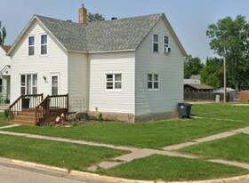 200 Roosevelt Ave in Underwood, ND - Building Photo