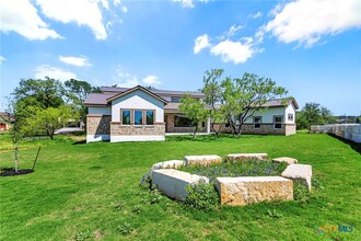 305 Fire Dance in Horseshoe Bay, TX - Foto de edificio - Building Photo