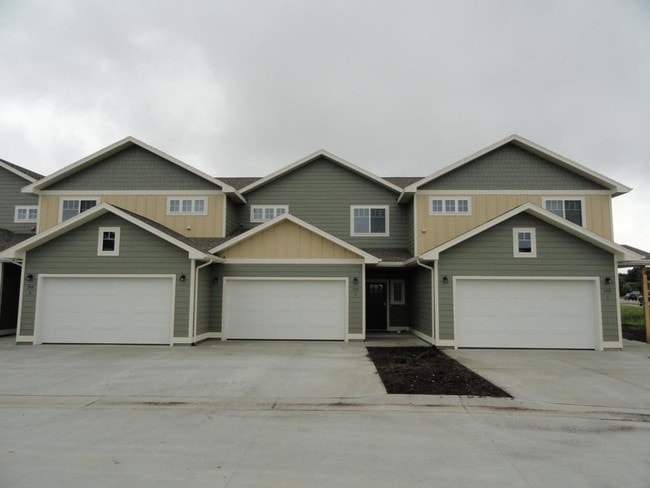 1515 Ohana Ave in Brookings, SD - Building Photo - Building Photo
