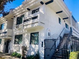 11905 Avon Way in Los Angeles, CA - Building Photo