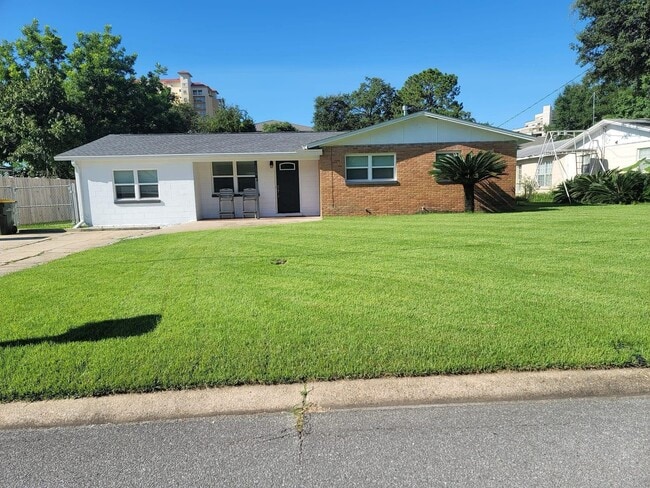 194 Coral Dr SW