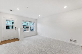 5297 Long Pointe Pass in Woodbury, MN - Building Photo - Building Photo