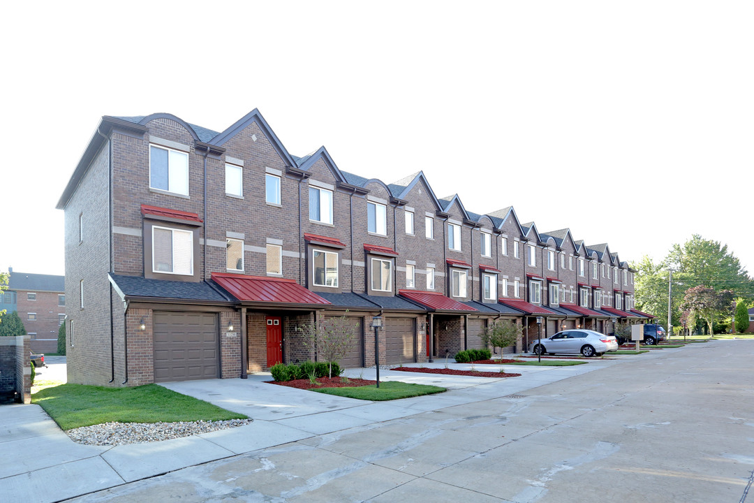 Orchards Phase II in Farmington, MI - Foto de edificio