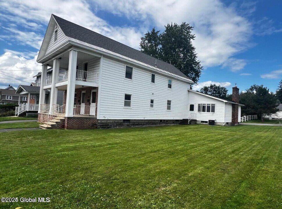 1419 Nott St in Schenectady, NY - Building Photo