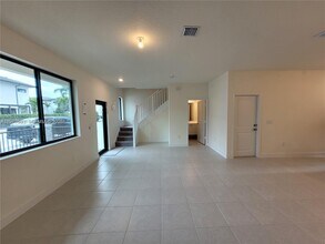 4558 NW 83rd Ave in Doral, FL - Building Photo - Building Photo