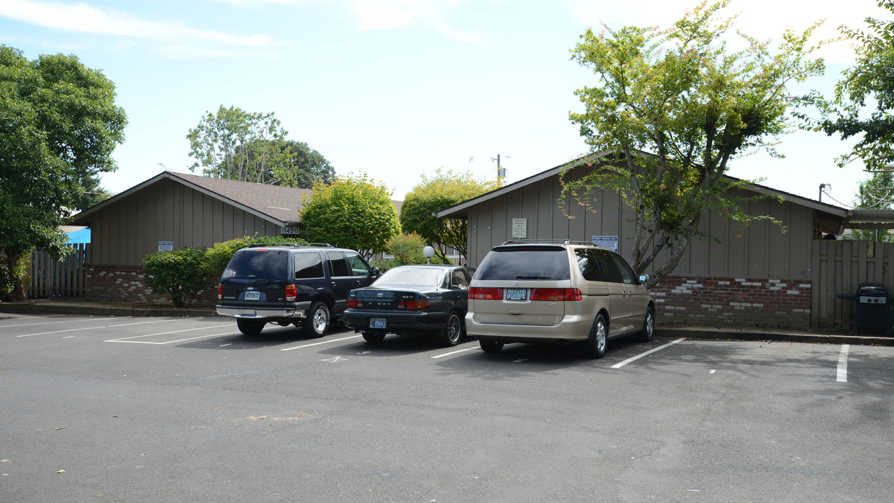 11490 SW Denney Rd in Beaverton, OR - Building Photo